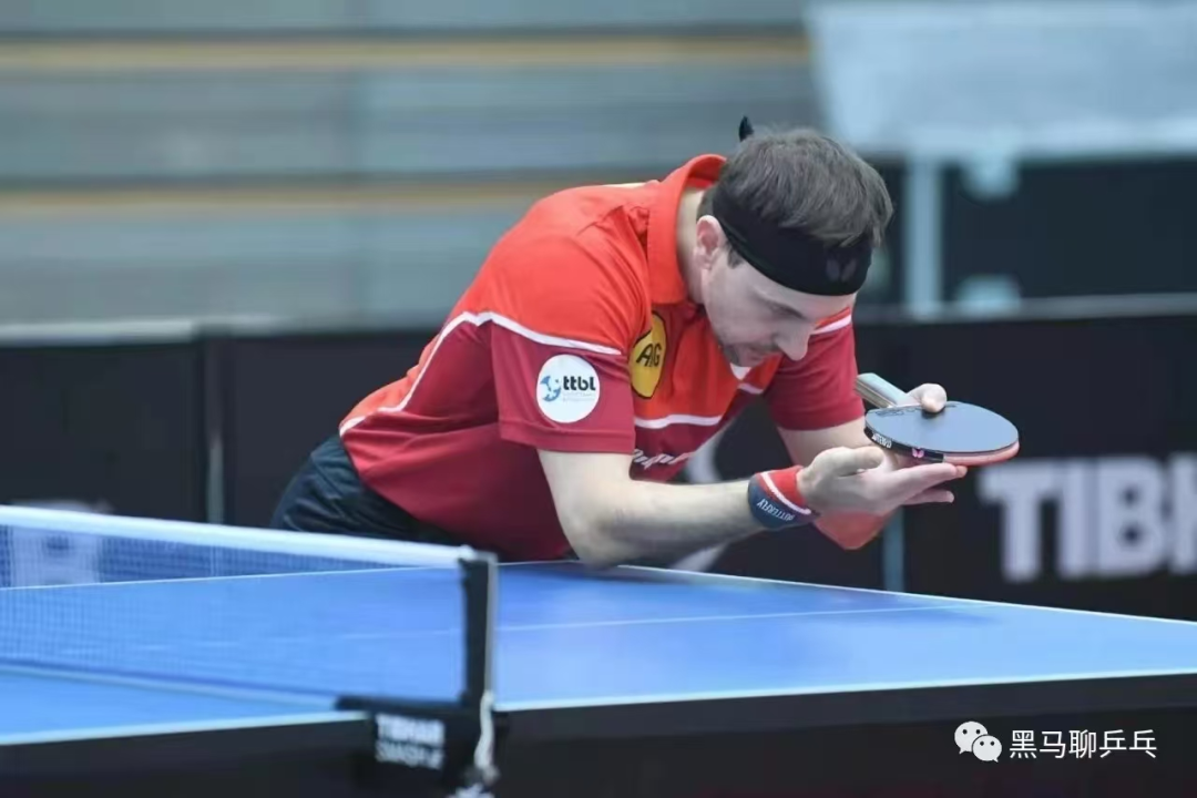Timo Boll Butterfly blade alongside a standard carbon blade comparison