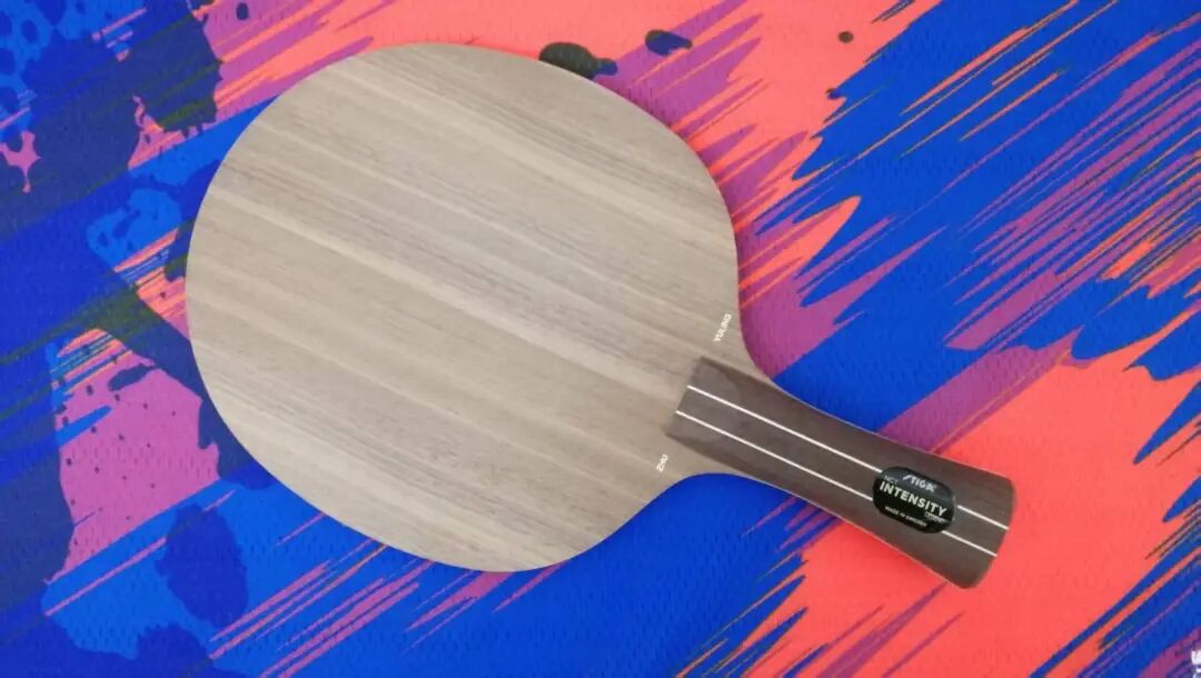 Kong Linghui mid-rally glancing at his paddle during a competitive match
