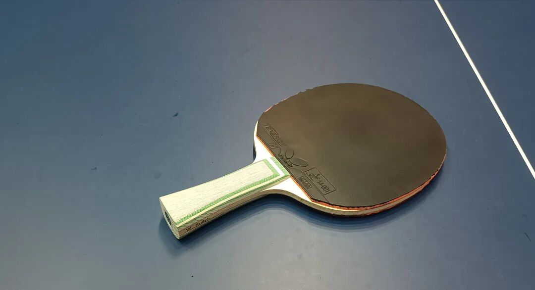 Stiga Luma Hybrid Carbon blade on table showing face and grip for review
