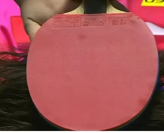 Wang Chuqin requesting blade change after broken pip spotted during Singapore Grand Smash 2024