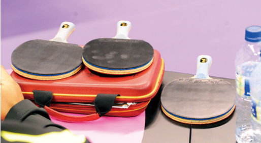 Wang Liqin switching to backup blade after rubber nicked in 2008 Beijing Olympics semifinal