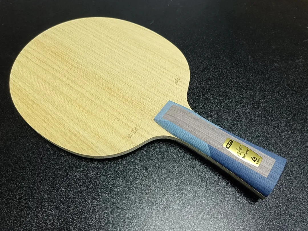 Edge-on view of the Heima Yazhi ALC custom blade showing fiber layers