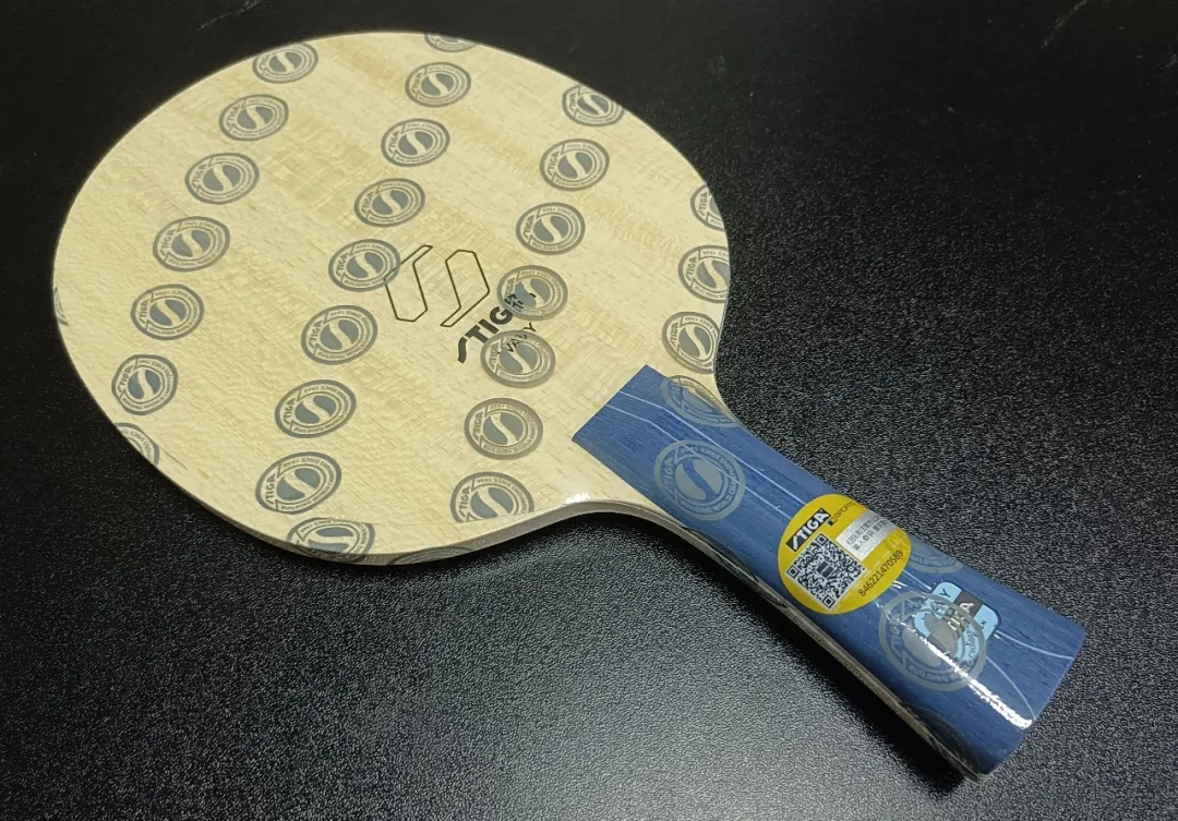 Donic Nyrwolt blade with CERTRAN synthetic fiber layers and limba face veneer