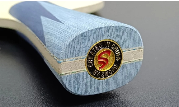 Custom Yaonie blade with green and blue aramid carbon sides for different playing styles
