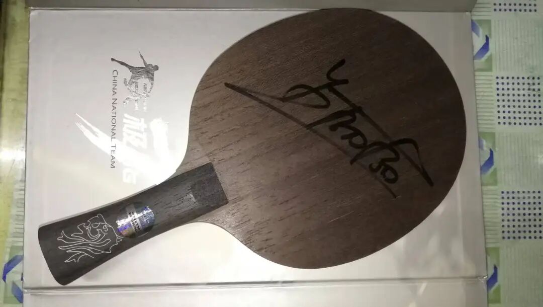 Wang Liqin playing forehand topspin loop at the 2001 Osaka World Championships