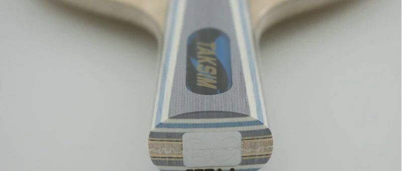 Butterfly Taksim penhold blade handle cross-section showing the multi-ply wood and fiber construction
