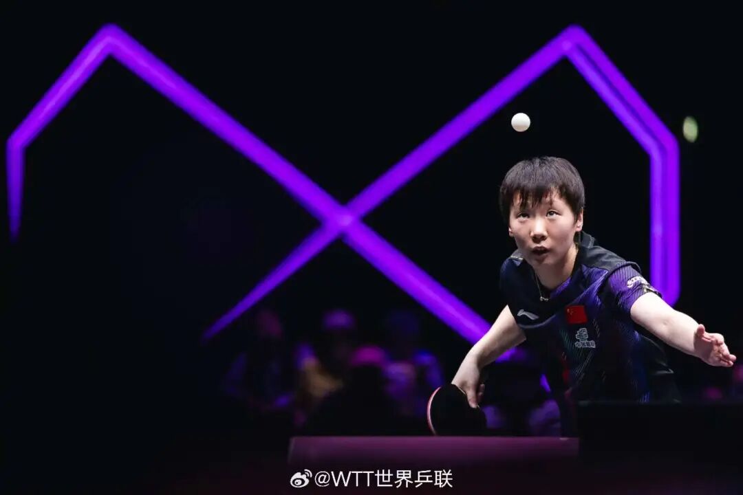 Hina Hayata executing aggressive backhand attack against Wang Manyu at Chongqing WTT