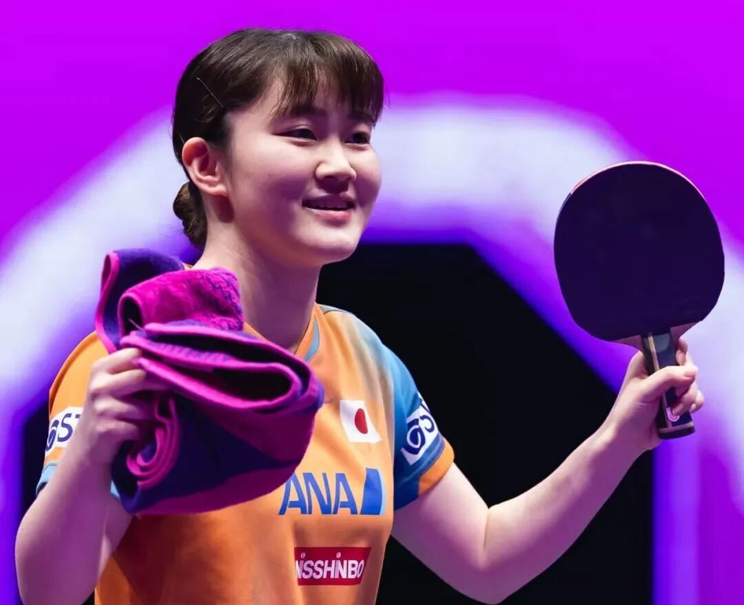 Hina Hayata playing with Harimoto Tomokazu SZLC blade and ZYRE-03 forehand rubber