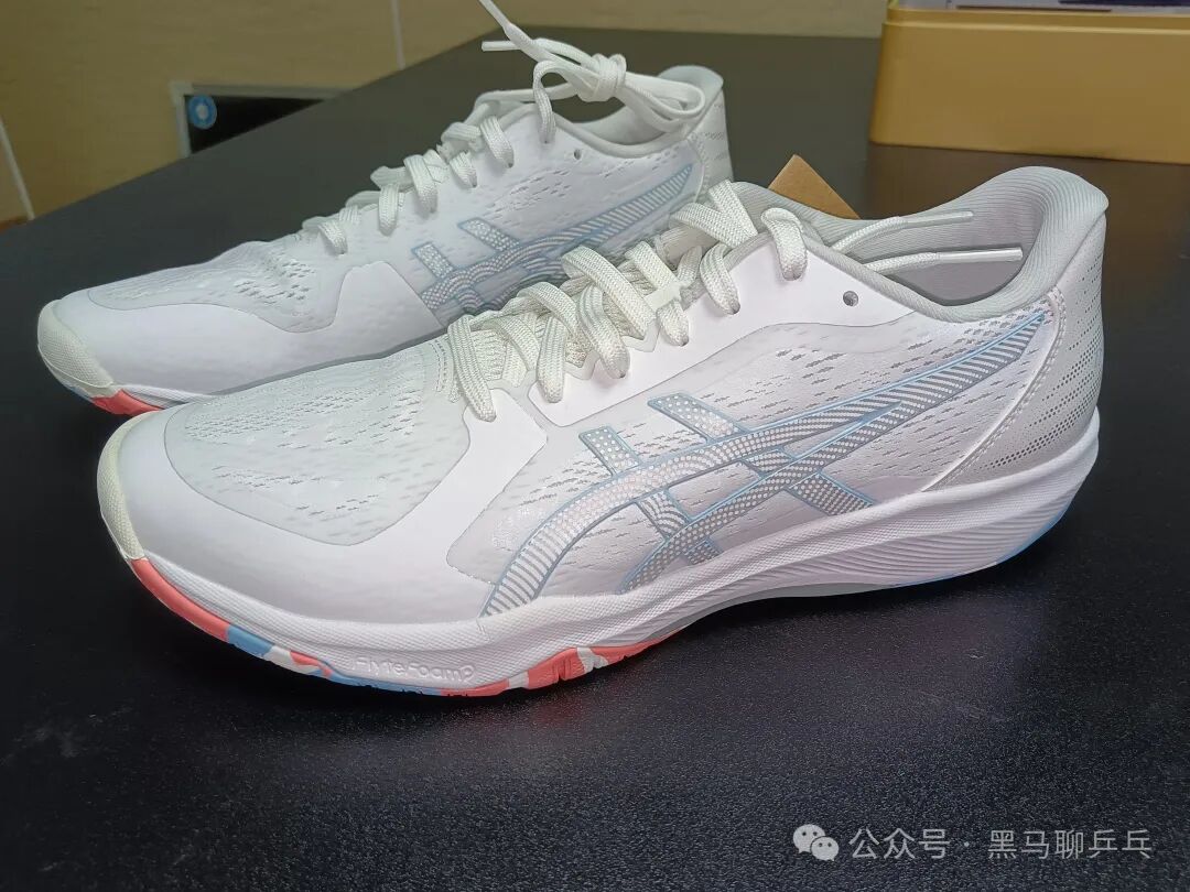 ASICS and Mizuno table tennis shoes outsole comparison on court surface