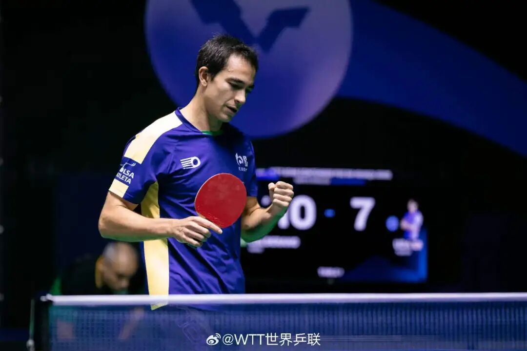 Hugo Calderano during earlier JOOLA days playing backhand with Vega C55.0 rubber