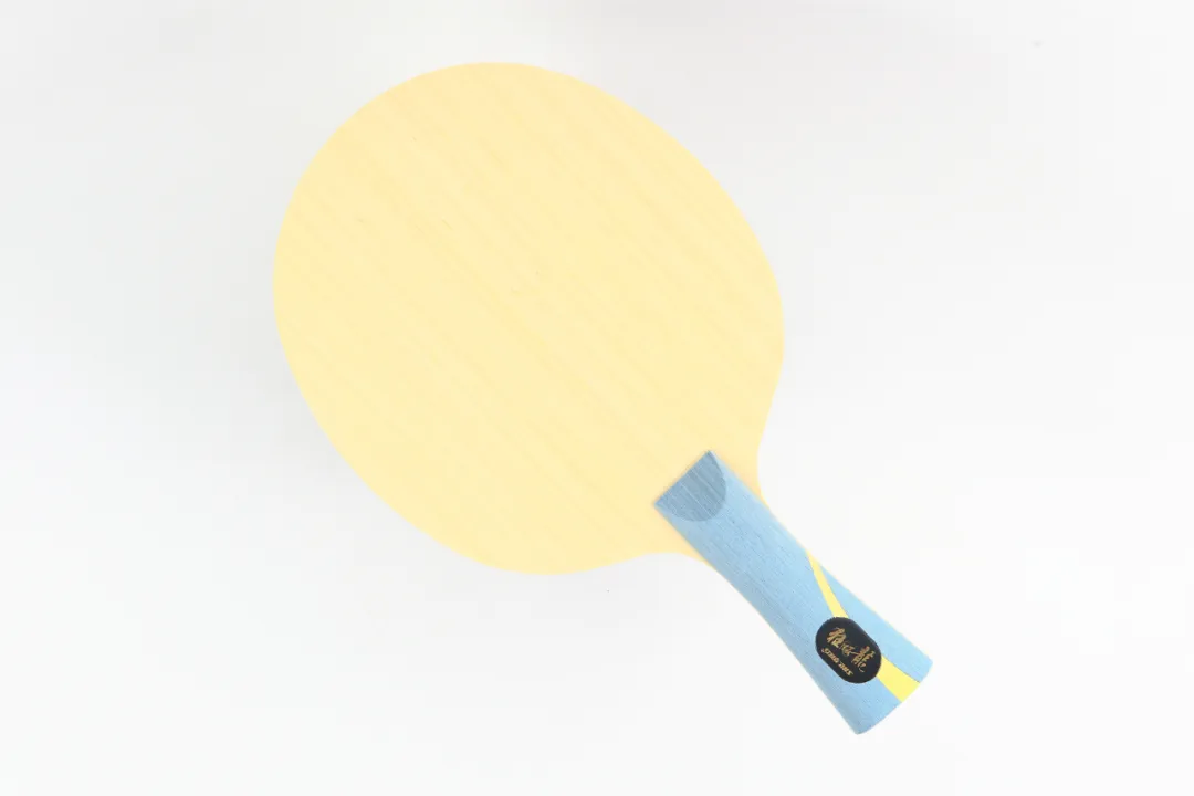 Harimoto Tomokazu Innerforce Super ALC blade on a dark surface beside a Butterfly box, showing handle and face