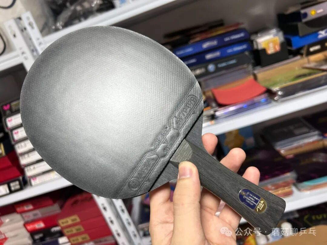 Xiom Red V Dual-Drive mounted on Stiga Moare Carbon blade showing muted sluggish feel