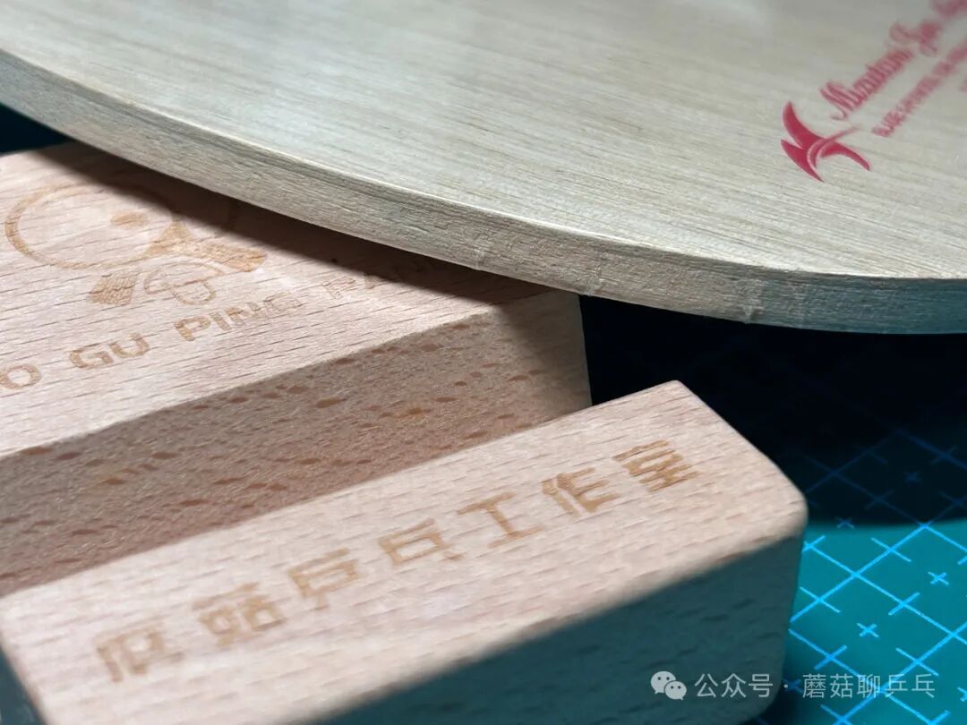 Mizutani Jun Major blade handle end cap and Butterfly branding detail