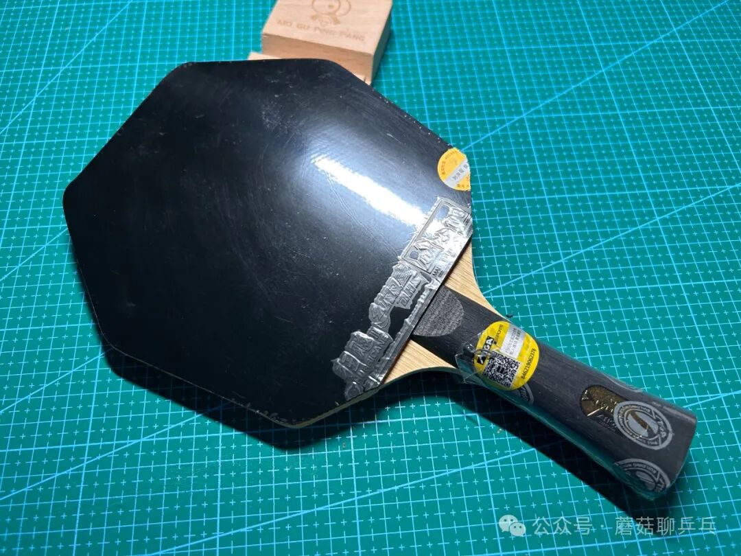 STIGA Cybershape Wood hexagonal head profile showing expanded sweet spot design