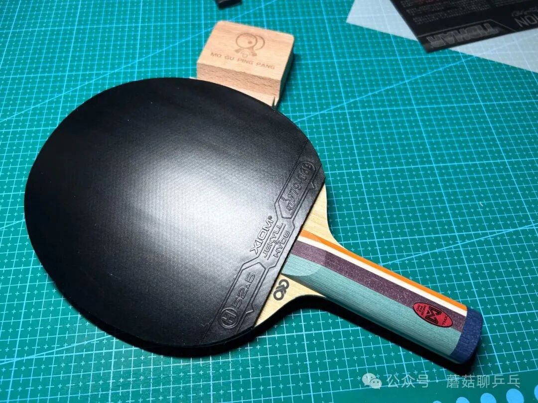 Overhead detail of the large head XIOM TMX PRO blade with rubber applied