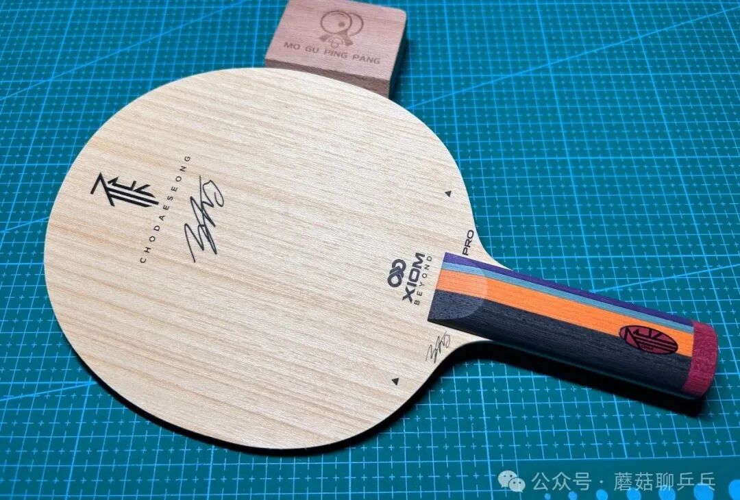 XIOM Cho Dae-Seong TMX PRO blade showing the colorful multi-tone handle and KOTO face ply