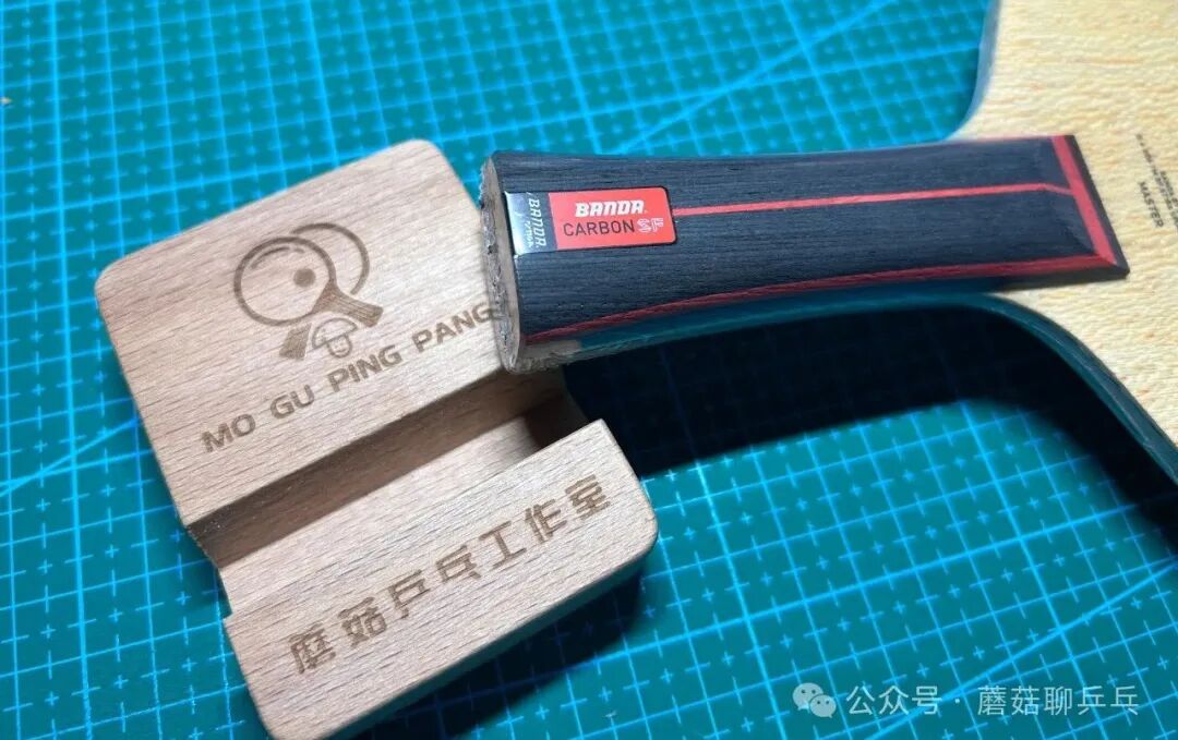 Side profile of the Banda Carbon SF Fang Bo Special Edition blade handle