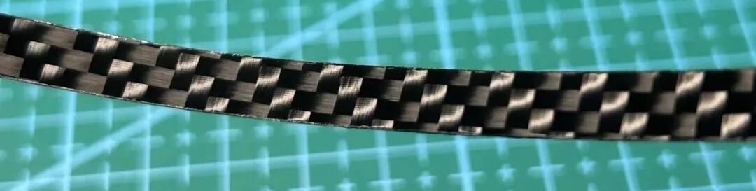 GEWO edge tape applied to table tennis paddle edge showing 6 mm width coverage