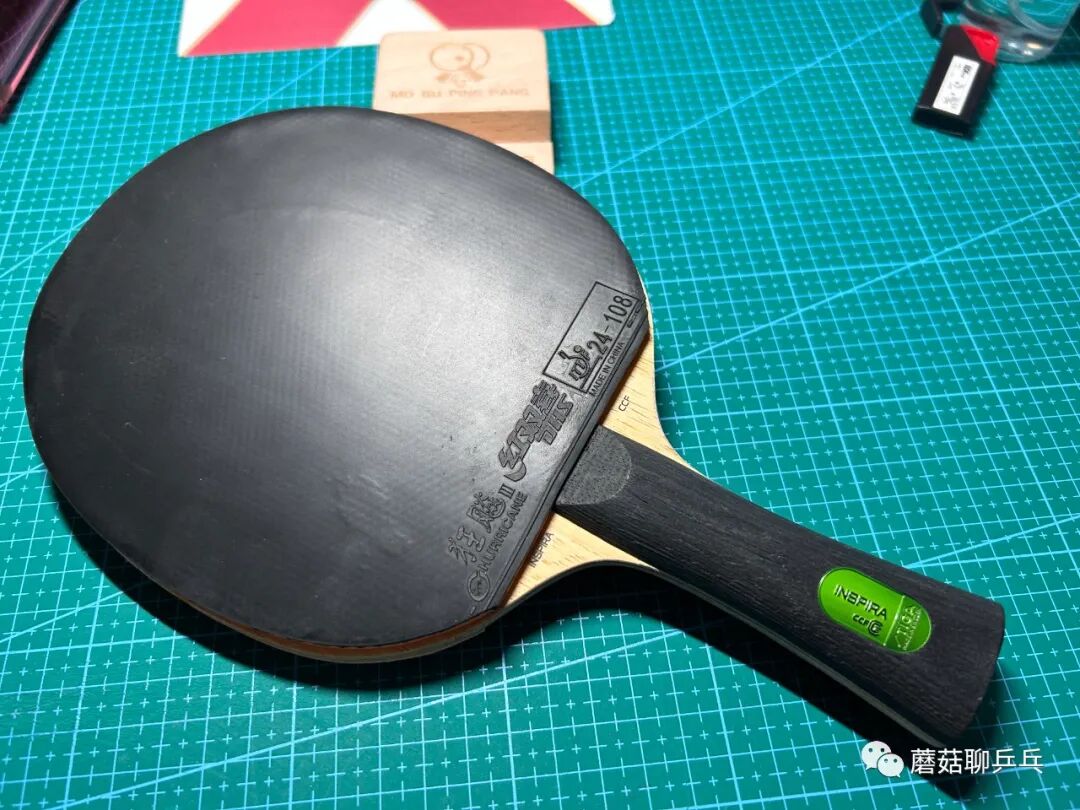 Stiga Inspira Carbon blade with distinctive green accent on black handle
