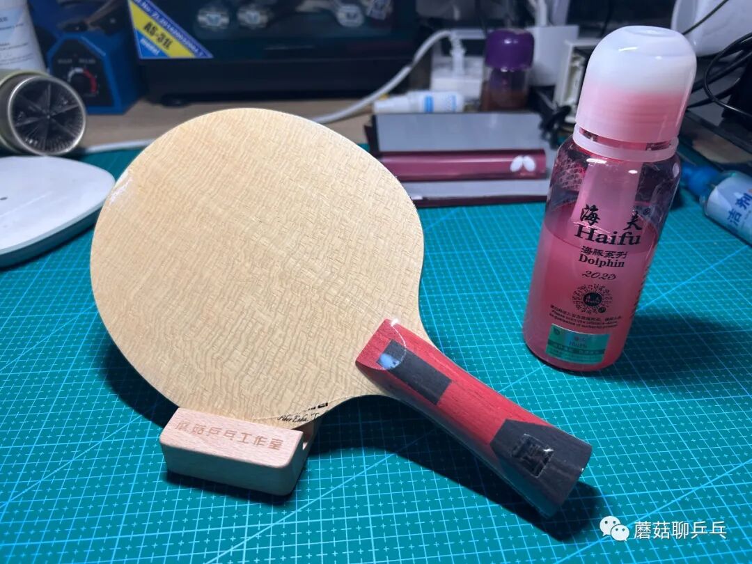 Sanwei 75.1 red fiber blade front face showing red outer material layers