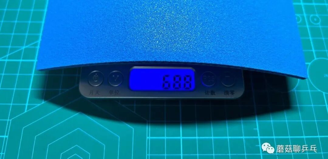 DONIC Bluestorm Z2 uncut rubber sheet weighing 68.8 g on a scale