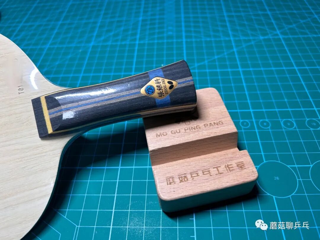 Zhang Jike ALC blade FL handle and arylate carbon composite layers close-up