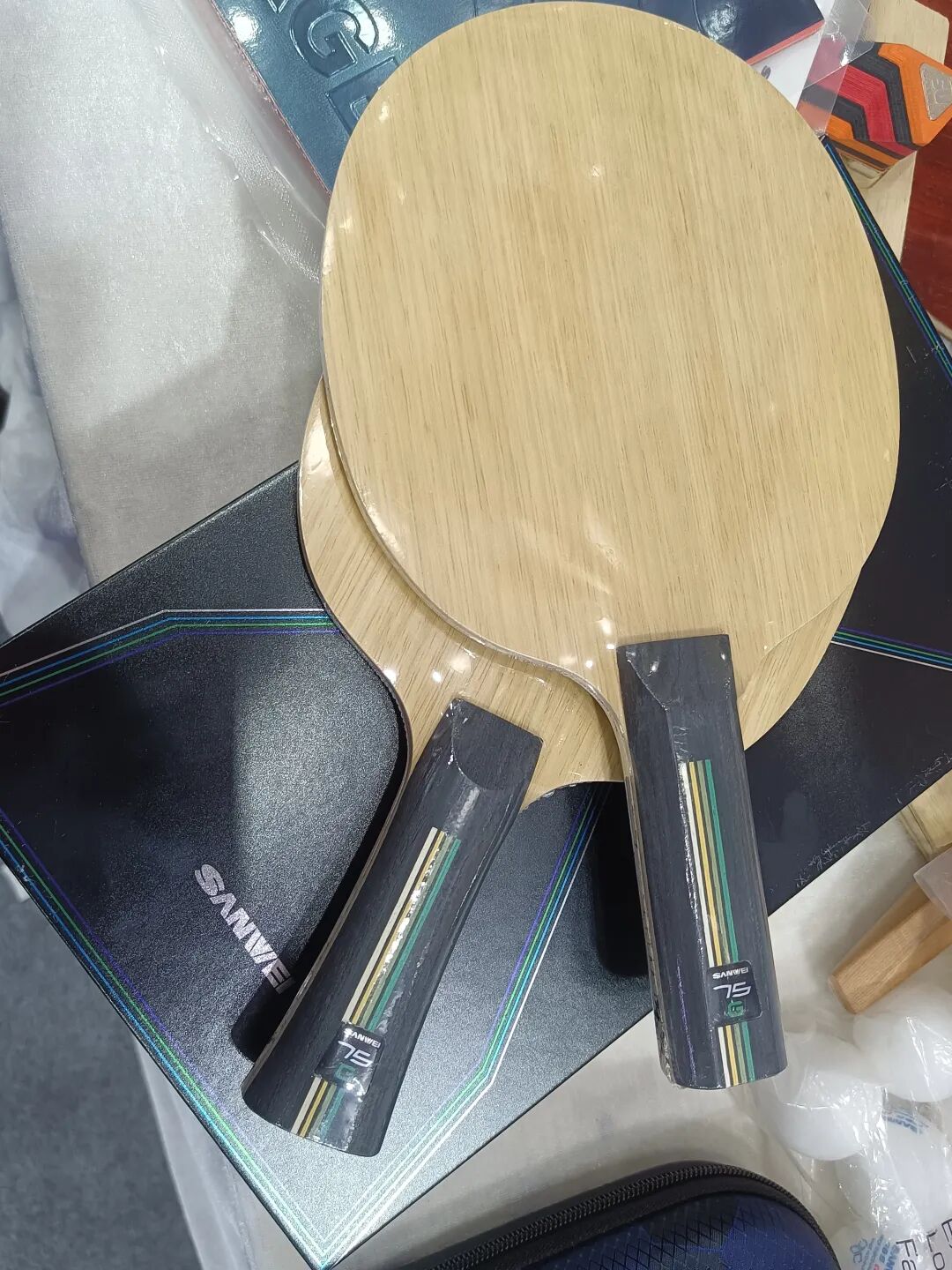 Sanwei 75G inner Japanese green aramid carbon blade on display at expo
