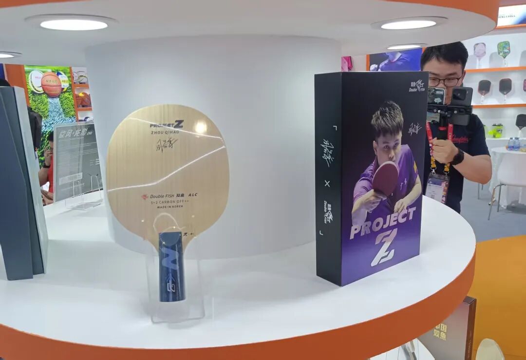Double Fish Zhou Qihao Project Z Korean-made blade on display