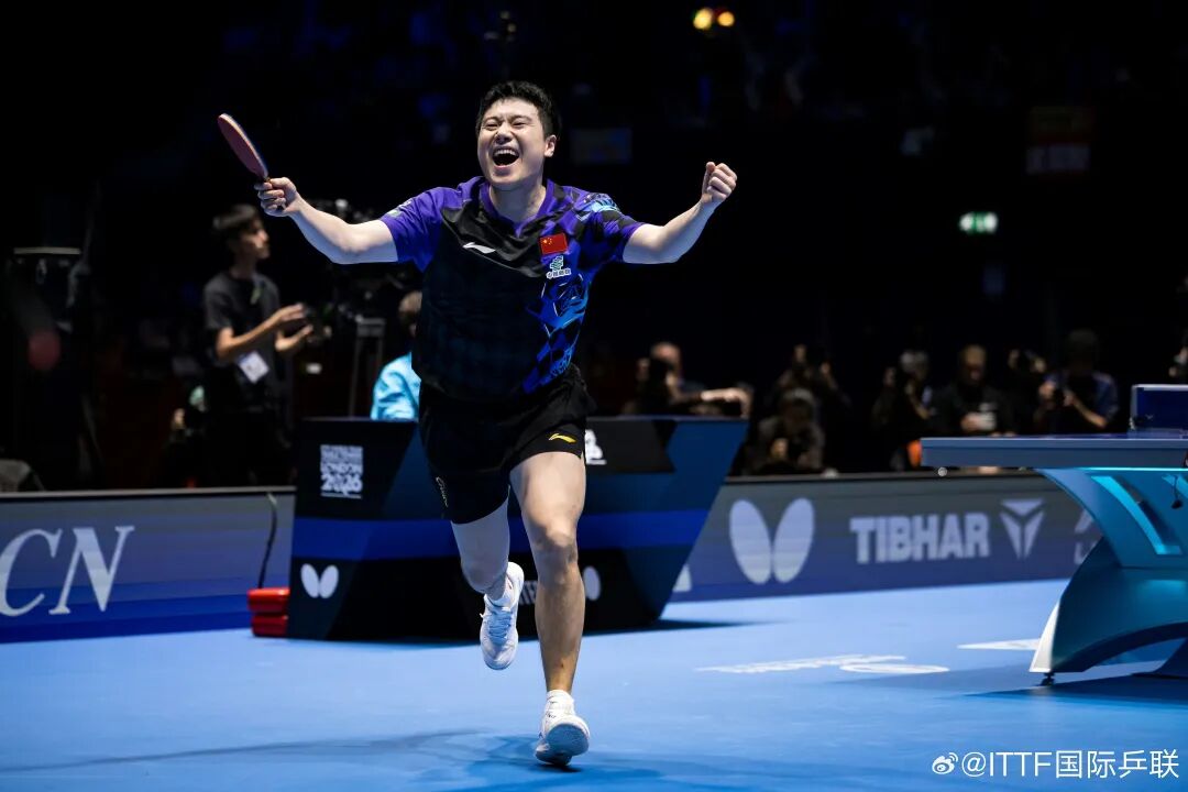 China men's team celebrating their 12th consecutive World Team Championship title