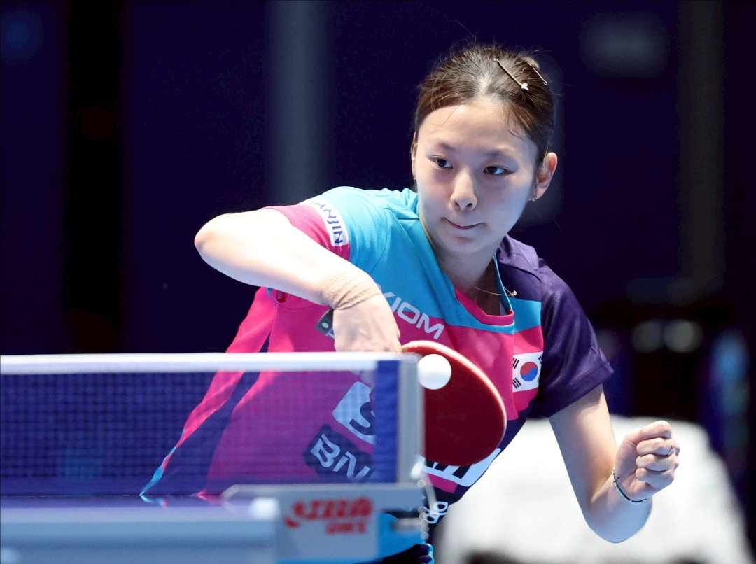Sun Yingsha competing against Kim Na-young at the World Team Table Tennis Championships