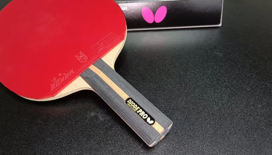 Table tennis blade balance point illustration showing head-heavy versus handle-heavy distribution